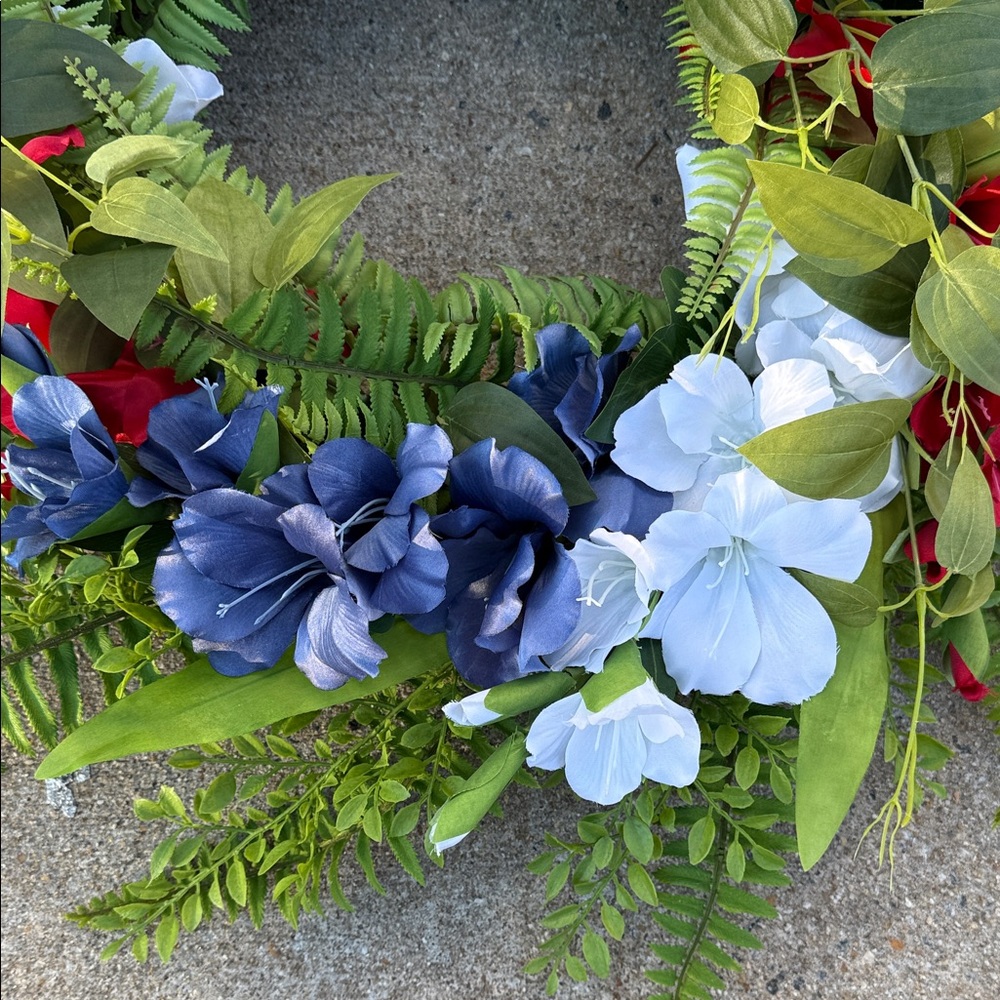 Frontgate Red, White & Blue Wreath - NWOT - Picture 2 of 16
